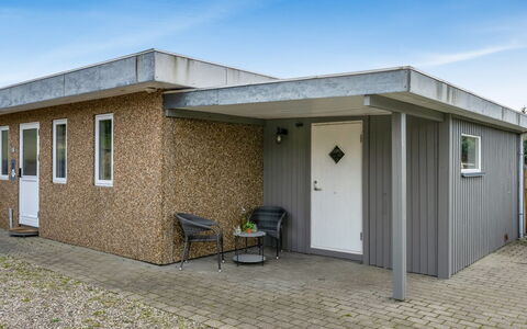 Geert - 900M from the Sea: Cottage, Shed, Hut, Farmhouse, Prairie, Shack, Barn, Log Cabin, Garden Buildings