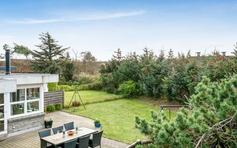 Geert - 900M from the Sea: Cottage, Shed, Hut, Farmhouse, Prairie, Shack, Barn, Log Cabin, Garden Buildings
