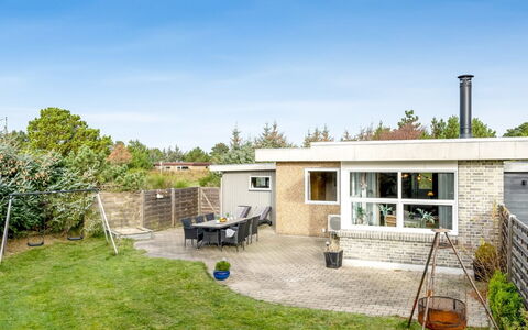 Geert - 900M from the Sea: Cottage, Shed, Hut, Farmhouse, Prairie, Shack, Barn, Log Cabin, Garden Buildings
