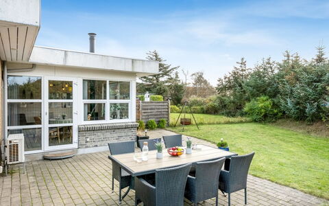 Geert - 900M from the Sea: Cottage, Shed, Hut, Farmhouse, Prairie, Shack, Barn, Log Cabin, Garden Buildings