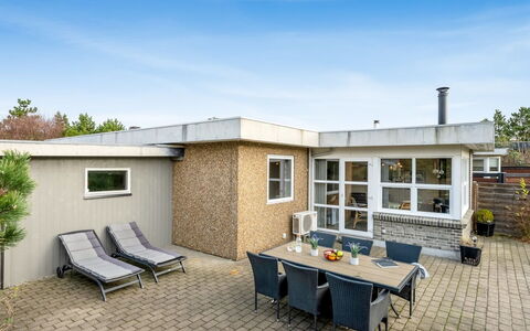 Geert - 900M from the Sea: Cottage, Shed, Hut, Farmhouse, Prairie, Shack, Barn, Log Cabin, Garden Buildings