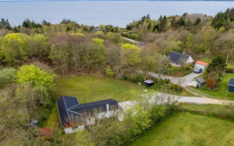 Dwerg - 300M to the Fjord: House, Roof, Home, Cottage, Shed, Garden Buildings, Siding, Yard, Log Cabin, Hut
