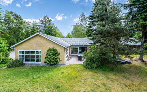 Siggut - 100M from the Sea: Roof, House, Home, Cottage, Door, Siding, Deck, Porch, Plank, Hardwood