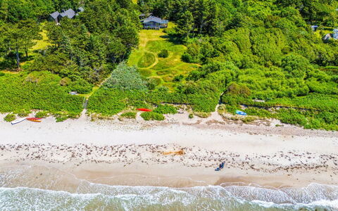 Marius - 30M from the Sea: Wood, Roof, Architecture, Home, House, Cottage, Siding, Hardwood, Slope, Estate