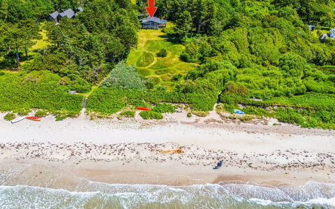 Marius - 30M from the Sea: Wood, Roof, Architecture, Home, House, Cottage, Siding, Hardwood, Slope, Estate
