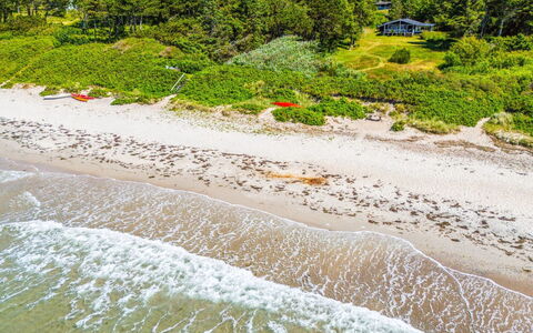Marius - 30M from the Sea: Wood, Roof, Architecture, Home, House, Cottage, Siding, Hardwood, Slope, Estate