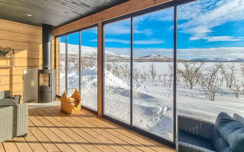 Hehku: Wood Flooring, Hardwood, Mountain Range, Winter, Plank, Wood Stain, Deck, Eco Hotel, Daylighting, Log Cabin