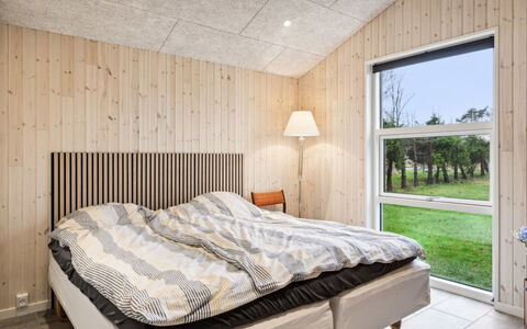Juste - 1.7Km from the Sea: Wood, Ceiling, Bedroom, Interior Design, Flooring, Bed, Floor, Room, Bed Frame, Hardwood