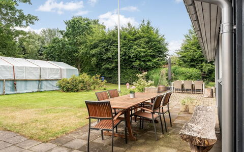 Juste - 1.7Km from the Sea: Grass, Shrub, Land Lot, Shade, Garden, Outdoor Furniture, Chair, Cottage, Backyard