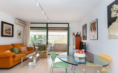 Mediterrani 200.4: Picture Frame, Table, Furniture, Property, Couch, Green, Chair, Interior Design, Living Room, Wood