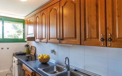 Mediterrani 200.5: Cabinetry, Kitchen Sink, Countertop, Property, Sink, Tap, Window, Plumbing Fixture, Kitchen, Wood