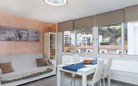 Pinos: Furniture, Property, Building, Table, Window, Interior Design, Couch, Wood, House, Flooring