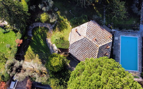 La Piccola Rocca: Plant, Blue, Building, Vegetation, Urban Design, Tree, Landscape, Residential Area, Neighbourhood, Wood