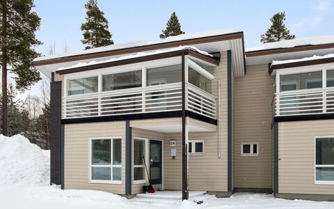 Vuokatinranta Suite 2 a: Siding, Home, Cottage, Winter, Sash Window, Freezing, Balcony, Snow, Daylighting