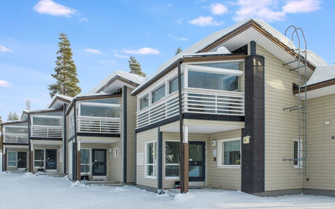 Vuokatinranta Suite 2 D: Grass, Home, Land Lot, Garden, Groundcover, Door, Siding, Farmhouse, Garden Buildings