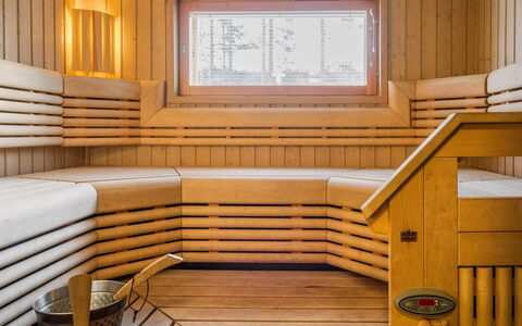 Vuokatinranta Suite 4 a: Roof, Shrub, House, Home, Cottage, Land Lot, Groundcover, Garden, Estate