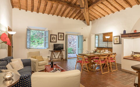 Villa D'elsa: Furniture, Picture Frame, Table, Wood, Interior Design, Floor, Living Room, Hardwood, Real Estate, Window