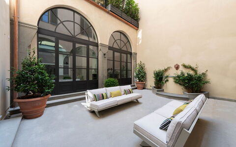 Duomo Penthouse Luxury Apartment In Florence By Pa: Plant, Property, Building, Interior Design, Lighting, Architecture, Flowerpot, Comfort, Houseplant, Residential Area