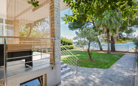 Zadar Bibinje 221: Property, Plant, Building, Shade, Tree, Urban Design, Wood, Condominium, Floor, Real Estate