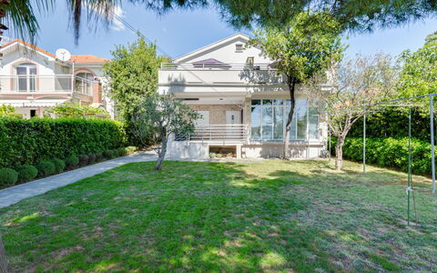 Zadar Bibinje 221: Plant, Sky, Property, Window, Building, Tree, Land Lot, House, Residential Area, Neighbourhood