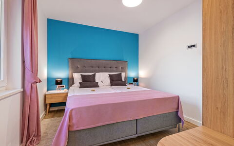 Zadar Bibinje 222: Comfort, Building, Textile, Wood, Window, Interior Design, Bed Frame, Floor, Bed, Flooring