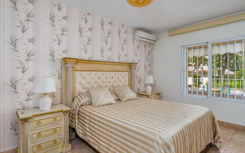 Esencia de Jazmin: Building, Furniture, Property, Window, Azure, Comfort, Wood, Bed Frame, Drawer, Interior Design