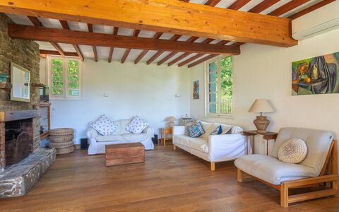 Villa Jeamic: Furniture, Couch, Wood, Interior Design, Floor, Beam, Flooring, Living Room, Shade, Wood Stain
