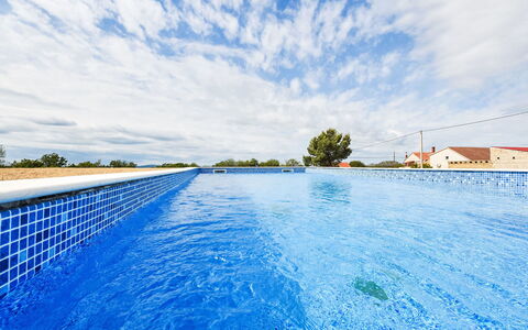 Vulelija Holiday Home: Cloud, Water, Sky, Water Resources, Blue, Swimming Pool, Natural Landscape, House, Tree, Aqua