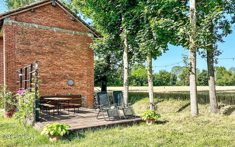 Rustico Pio Filippo: Brick, Garden, Lawn, Cottage, Backyard, Brickwork, Farmhouse, Yard, Shade, Garden Buildings
