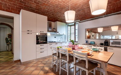 Accommodation:&nbsp;Viola 100.1