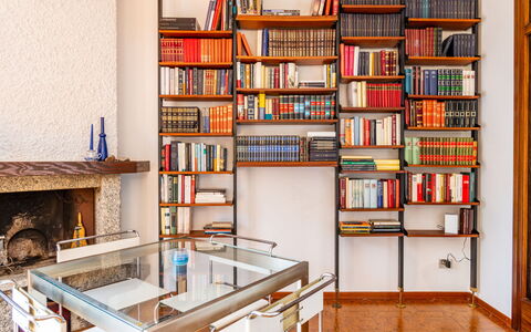 La Casa del Musicista: Property, Furniture, Shelving, Wood, Shelf, Table, Interior Design, Bookcase, Book, Floor