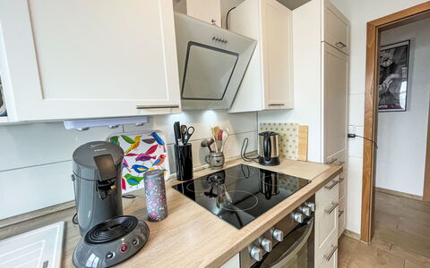 Auszeit: Cabinetry, Countertop, Property, Kitchen, Kitchen Appliance, Home Appliance, Building, Computer Desk, Interior Design, Drawer