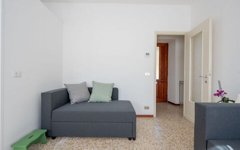 Trekking House: Furniture, Comfort, Wood, Building, Interior Design, Flooring, Floor, Shade