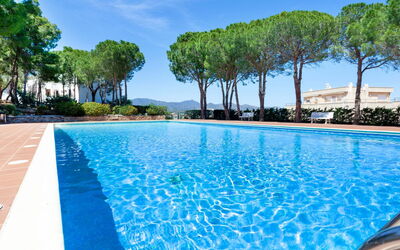 Llançà 666: Water, Sky, Plant, Daytime, Swimming Pool, Azure, Nature, Blue, Cloud, Tree