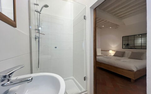 Vicolo Della Scala Rooms: Plumbing Fixture, Property, Tap, Shower Head, Bathtub, Building, Bathroom, Shower, Shower Bar, Interior Design