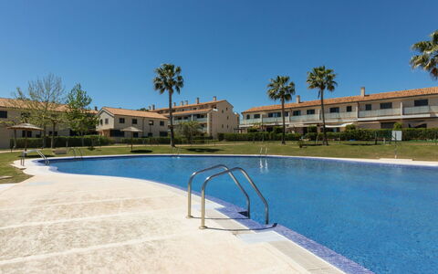 Dama: Water, Sky, Plant, Property, Building, Swimming Pool, Tree, Outdoor Furniture, Residential Area, Real Estate