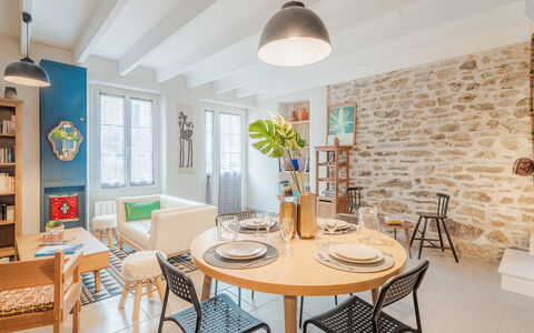 L'Annexe: Property, Water, Sky, Interior Design, Building, Swimming Pool, Leisure, Shade, Tree, Condominium