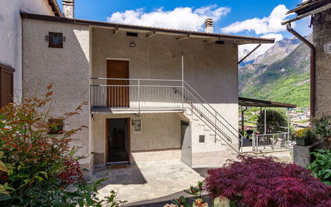 Miki Mhouse: Sky, Cloud, Plant, Building, Window, Flower, Vegetation, Land Lot, Residential Area, House