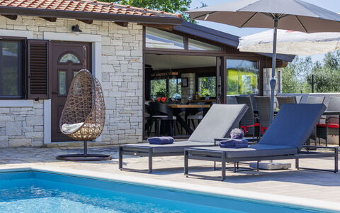 Claudia: Water, Property, Tree, Sky, Building, Shade, Outdoor Furniture, Window, Swimming Pool, Leisure