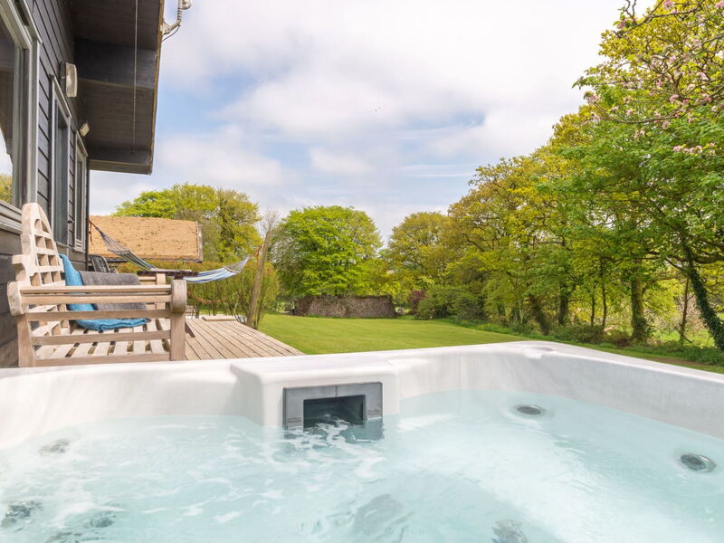 Lodge 6 - Hot Tub Lodge