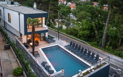 Visum Mare Tribus: Plant, Property, Water, Building, Window, Swimming Pool, Tree, Urban Design, House, Leisure