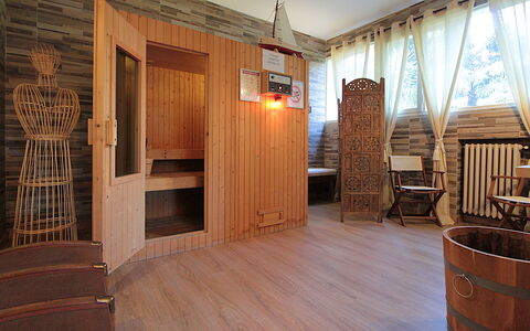 Provenzale Apartment, Garda Lake, Jacuzzi, Fitness: Property, Wood, Interior Design, Flooring, Floor, Wood Stain, Wall, Hardwood, Real Estate, Table