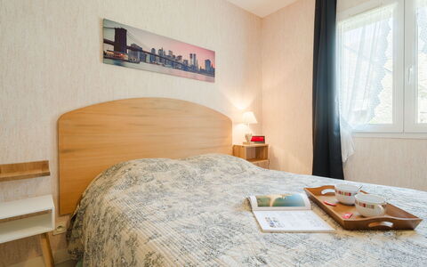 La Villa Marie: Furniture, Property, Window, Comfort, Wood, Textile, Building, Interior Design, Flooring, Floor
