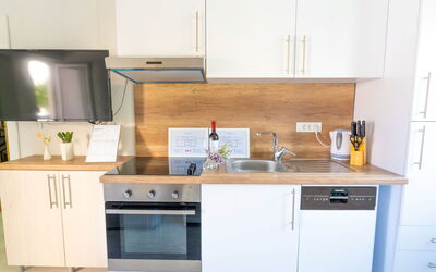 Lucius 2 112.2: Cabinetry, Countertop, Kitchen Sink, Tap, Sink, Kitchen Stove, Kitchen Appliance, Wood, Building, Kitchen
