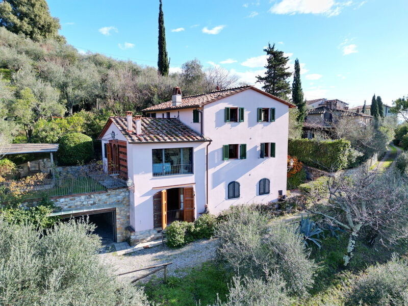 Villa La Corte In Lucca With Pool