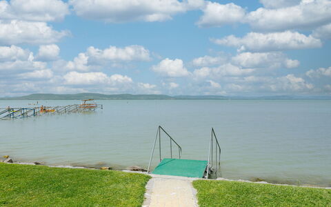 Balatonlelle 101: Water Resources, Cloud, Coastal And Oceanic Landforms, Sea, Bank, Coast, Ocean, Shore, Reservoir, Sound