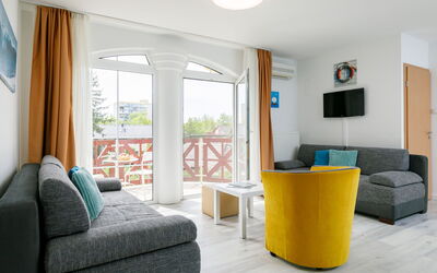 Accommodation:&nbsp;Summer 101.2
