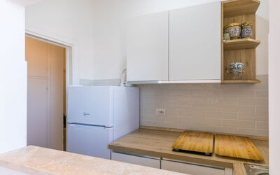 Accommodation:&nbsp;Franca 240.1