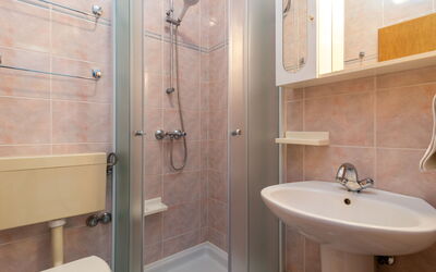 Accommodation:&nbsp;Jerkan 11 111.1