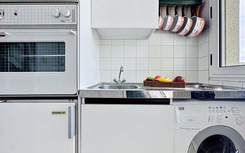 Les Terrasses de Pornic: Kitchen Appliance, Kitchen, Major Appliance, Home Appliance, Countertop, Kitchen Stove, Cabinetry, Interior Design, Flooring, Stove